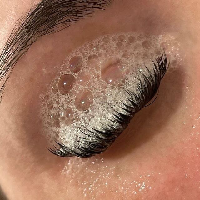 Lash bath